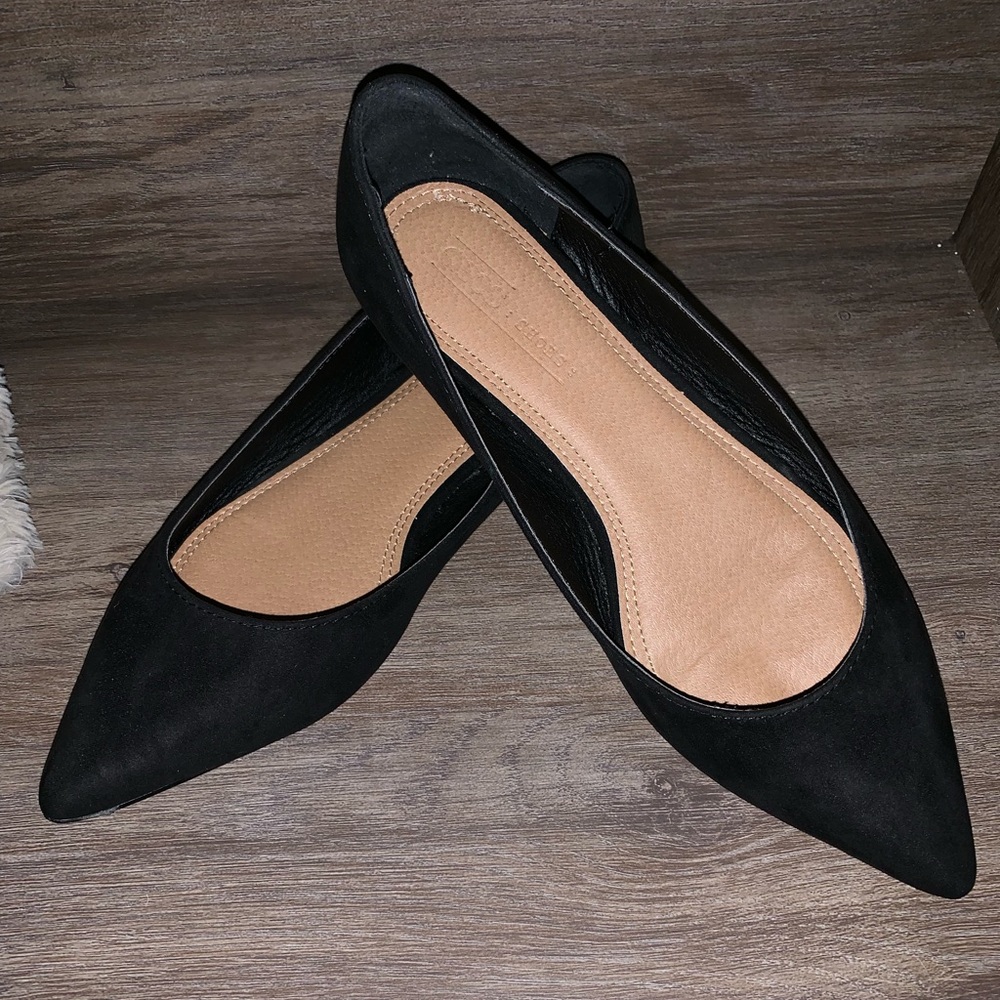Pointed Toe Black Flats